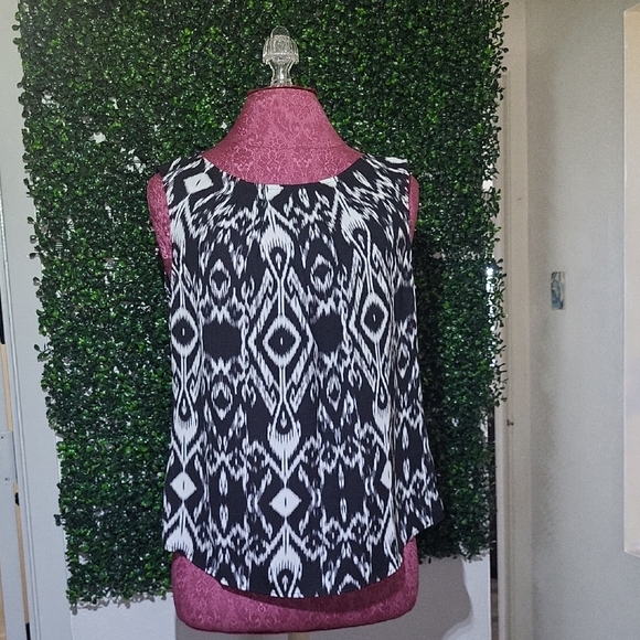 Worthington Tops - Worthington Black and White Geometric Blouse